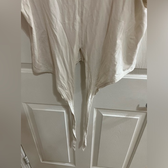 Women’s Lululemon Short Sleeve Shirt with Tie Wrap Size 6 - Picture 4 of 8